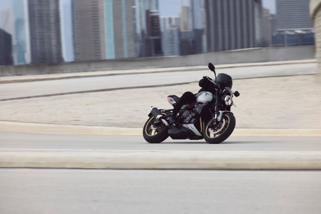 Triumph presenta la nuova roadster Trident 800 a EICMA 2025